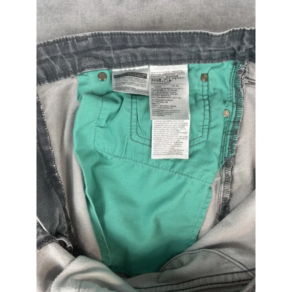 Levis very good